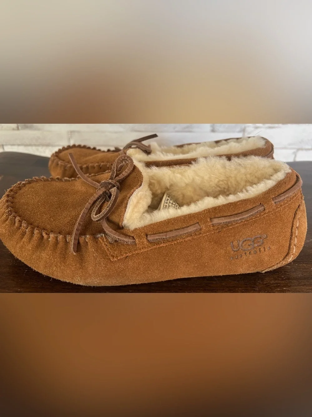 UGG Dakota Girls Sheepskin Moccasin Slippers. Big Girl size 4